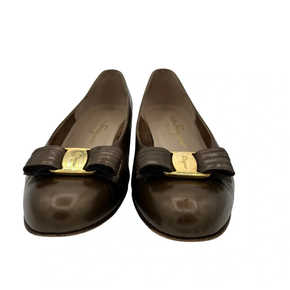 Salvatore Ferragamo Women's Vintage Low Heel Brown Leather Pump - Picture 3 of 11